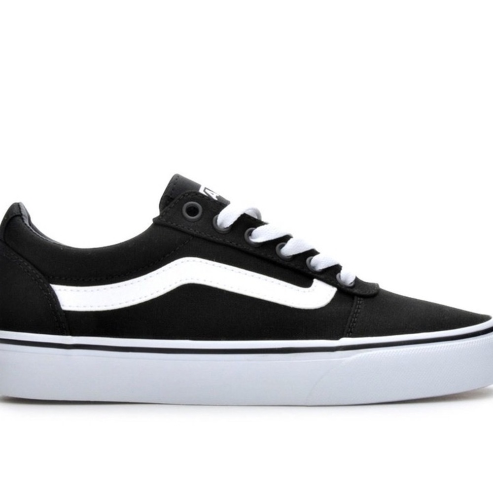 NWOB WOMEN'S VANS WARD SKATE SHOES